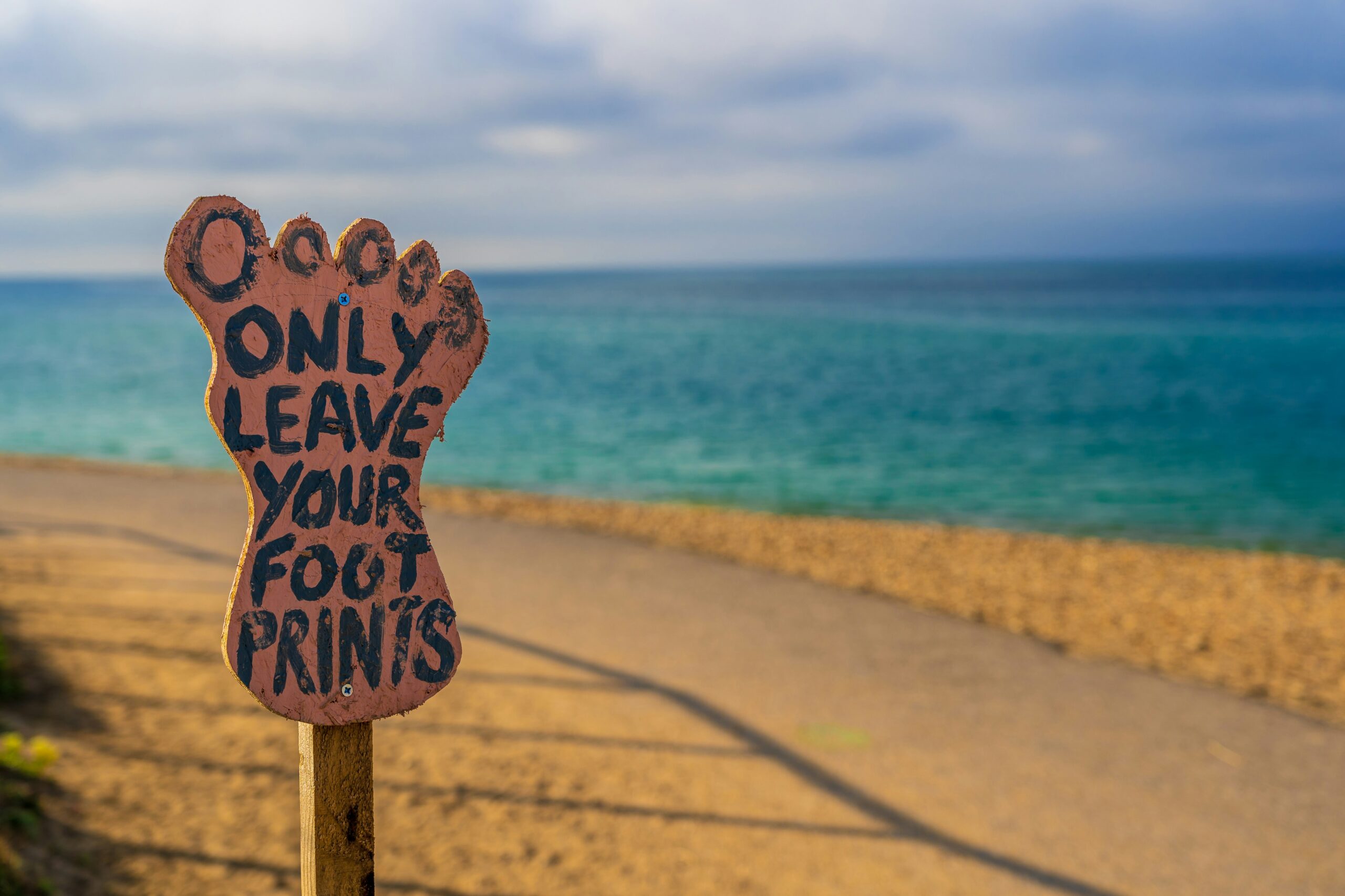 wooden_sign_beach_leave_only_footprints