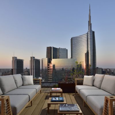 344ee5d5-ue_milanoverticale_milano_rooftop_alpipenthouse_tramonto-scaled